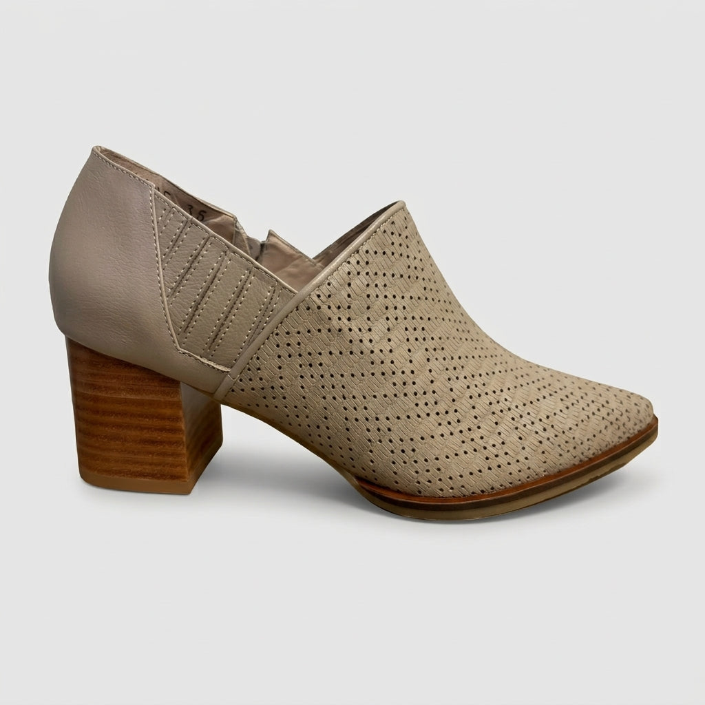 TACÓN EN CUERO COLOR BEIGE VERSÁTIL