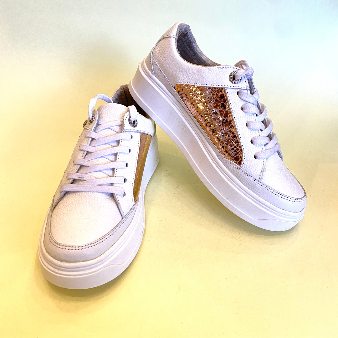 TENIS EN CUERO COLOR BLANCO ELEGANTE