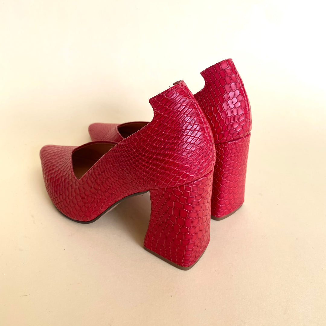 TACÓN EN CUERO COLOR ROJO INNOVADOR