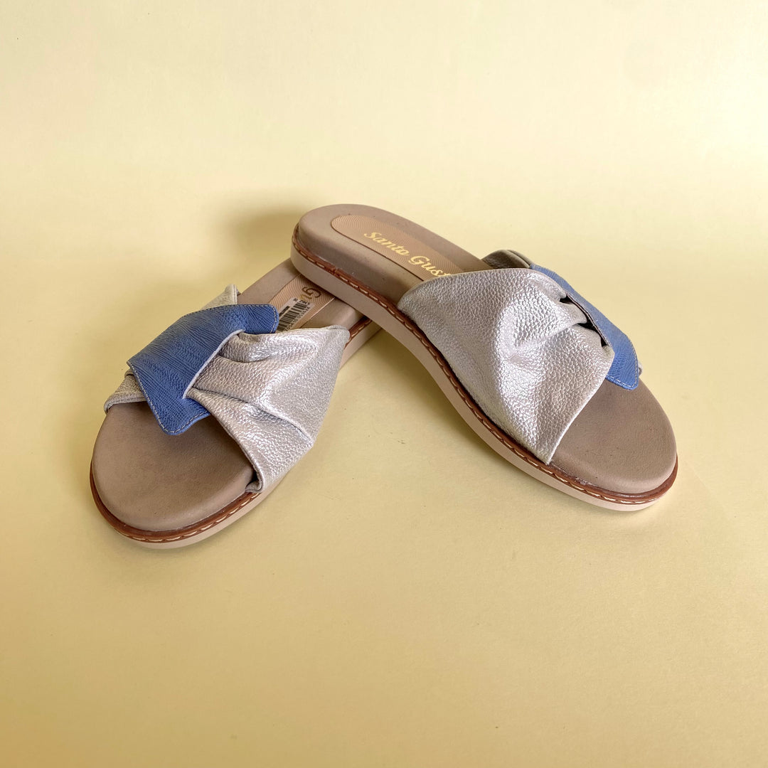 SANDALIA PLANA EN CUERO COLOR AZUL X PLATA ELEGANTE
