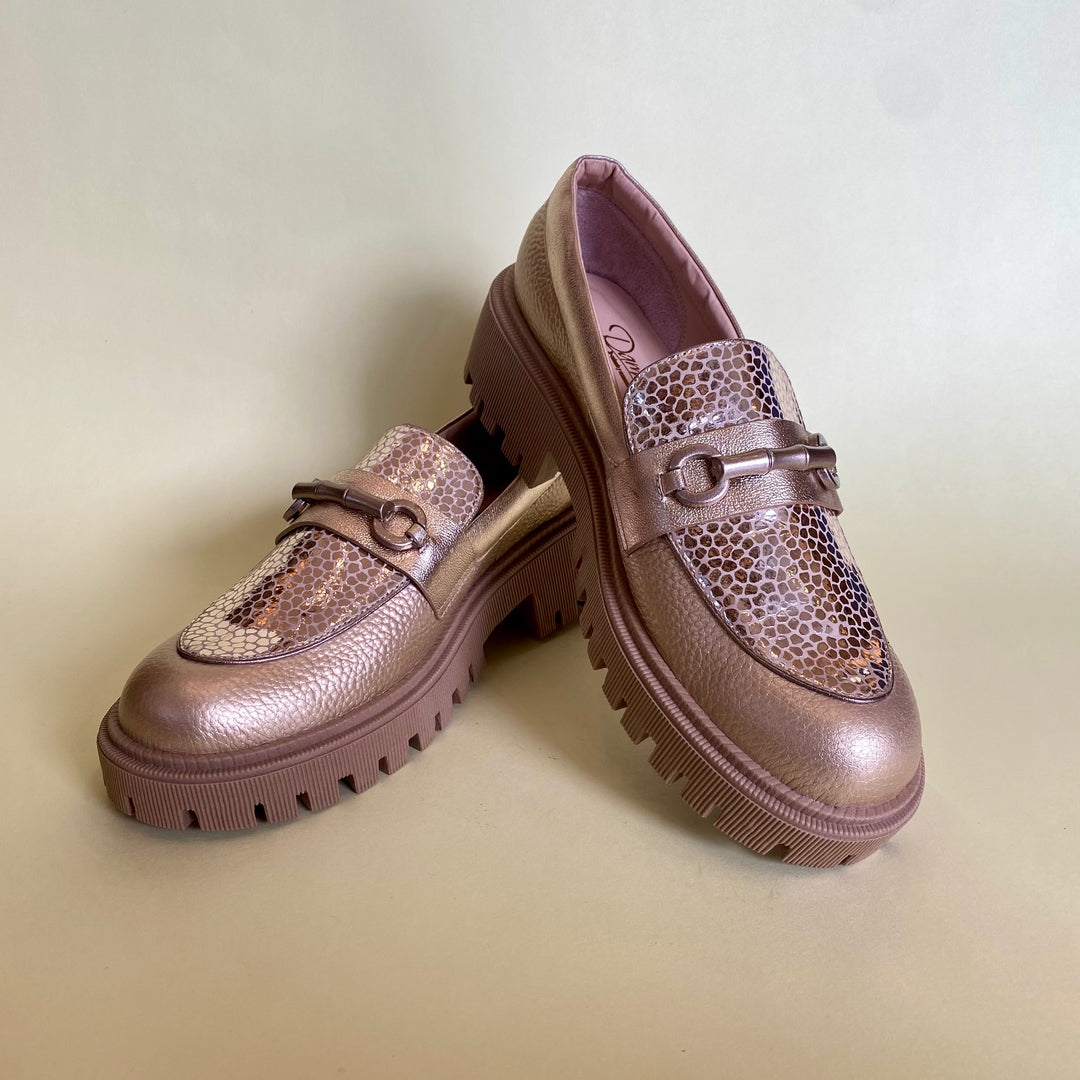 MOCASÍN EN CUERO COLOR ORO