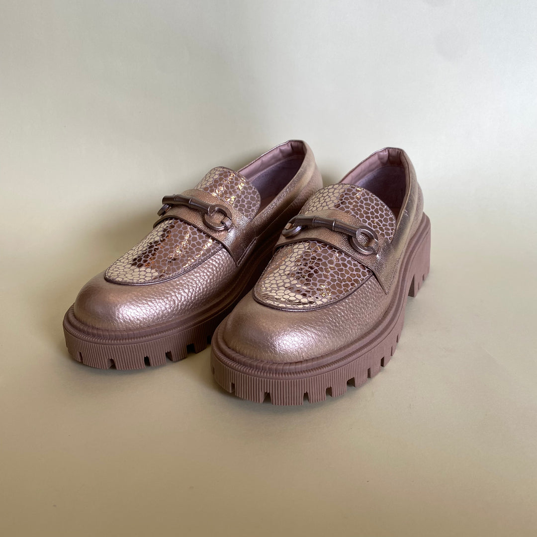 MOCASÍN EN CUERO COLOR ORO