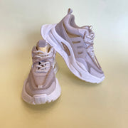 TENIS TIPO CUERO COLOR BEIGE