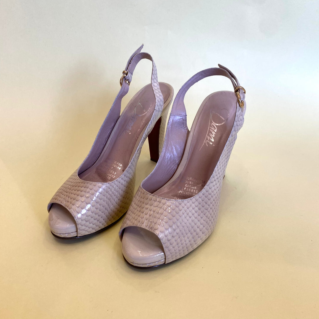 SANDALIA EN CUERO COLOR BEIGE