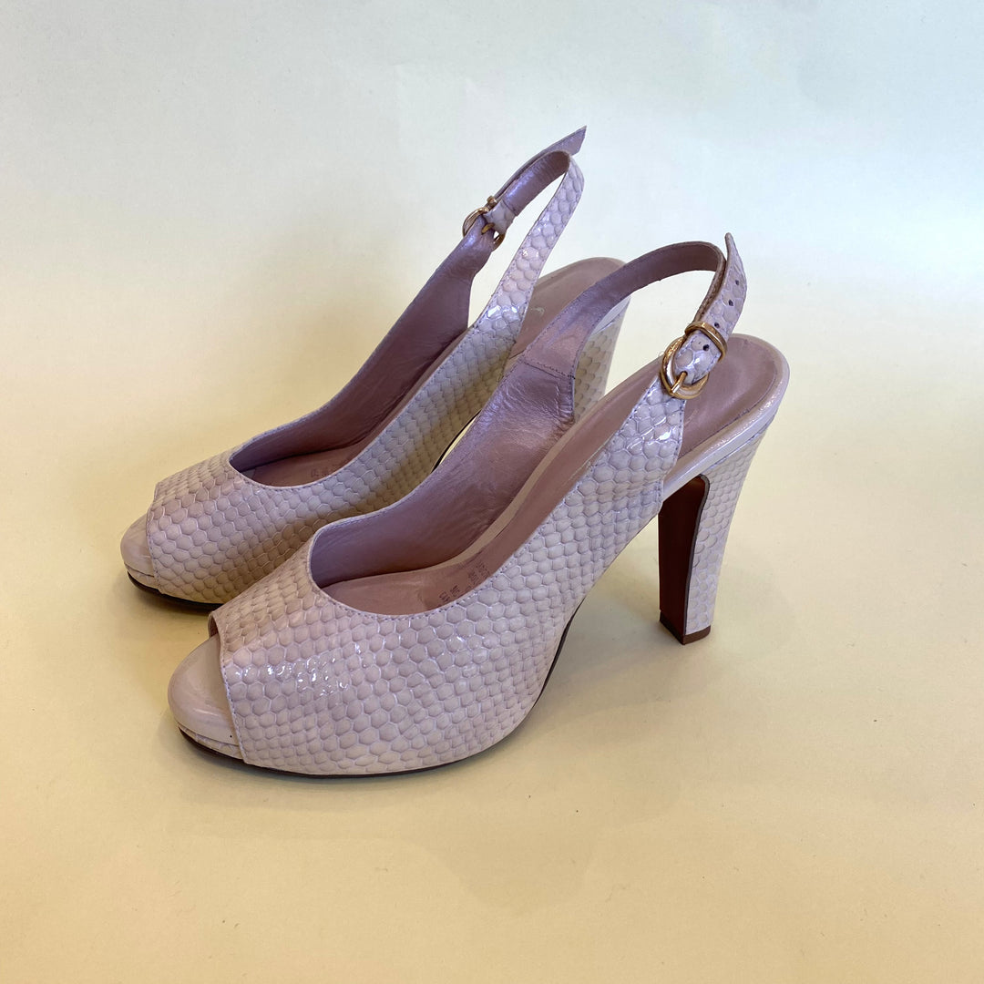 SANDALIA EN CUERO COLOR BEIGE