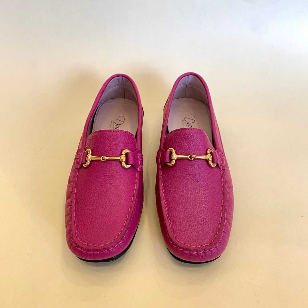 MOCASÍN EN CUERO COLOR FUCSIA