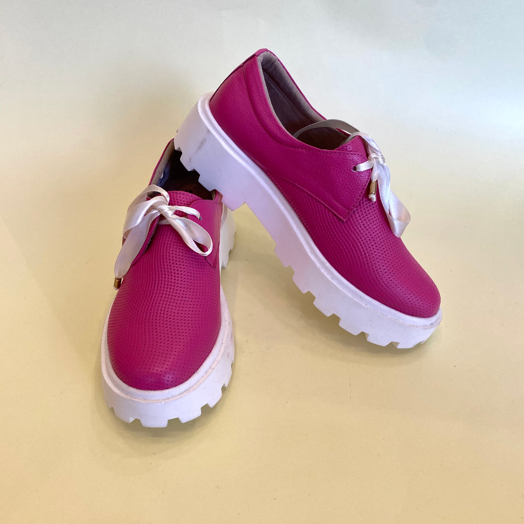 TENIS EN CUERO COLOR FUCSIA