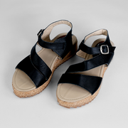 YUTE SANDALIA EN CUERO COLOR NEGRO