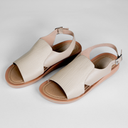 SANDALIA PLANA EN CUERO COLOR BEIGE VERSÁTIL