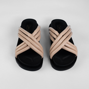 SANDALIA PLANA TIPO CUERO COLOR BEIGE