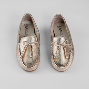 MOCASÍN EN CUERO COLOR ORO ELEGANTE