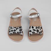 SANDALIA PLANA EN CUERO COLOR PRINT X BEIGE