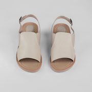 SANDALIA PLANA EN CUERO COLOR BEIGE VERSÁTIL