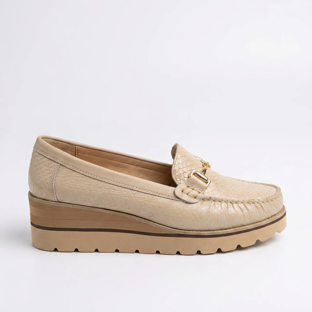 MOCASÍN EN CUERO COLOR BEIGE VERSÁTIL