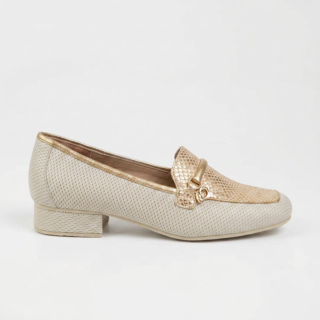 MOCASÍN EN CUERO COLOR BLANCO HUESO X ORO