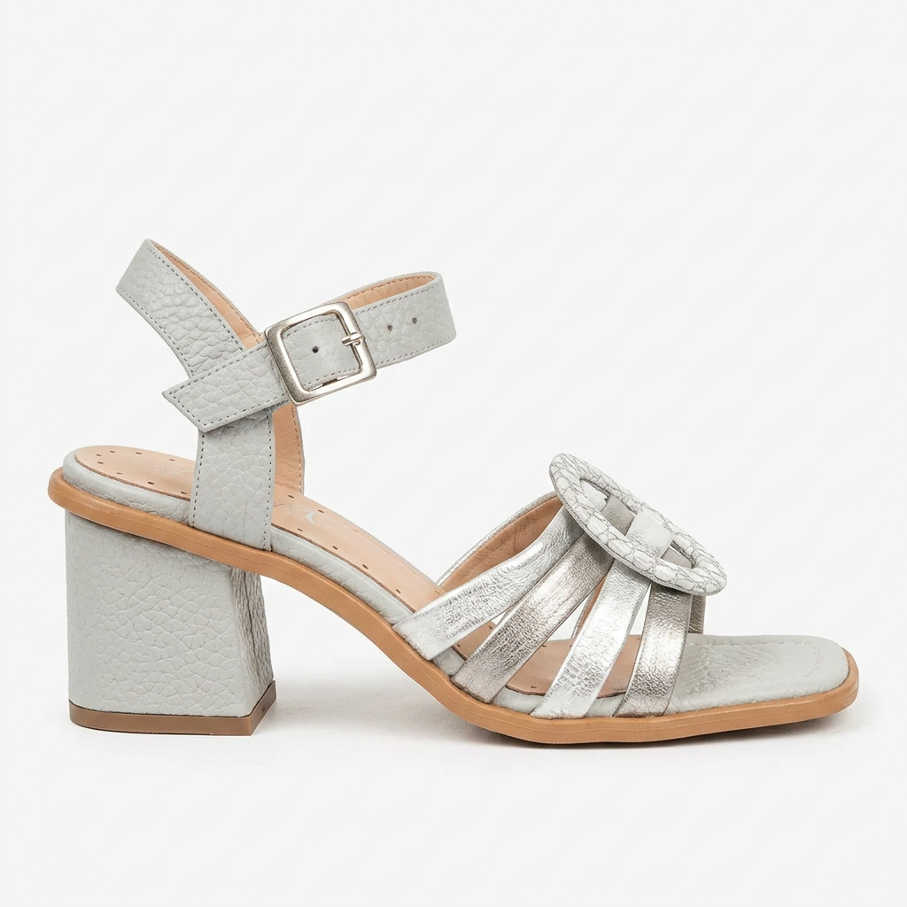 SANDALIA EN CUERO COLOR PLATA ELEGANTE