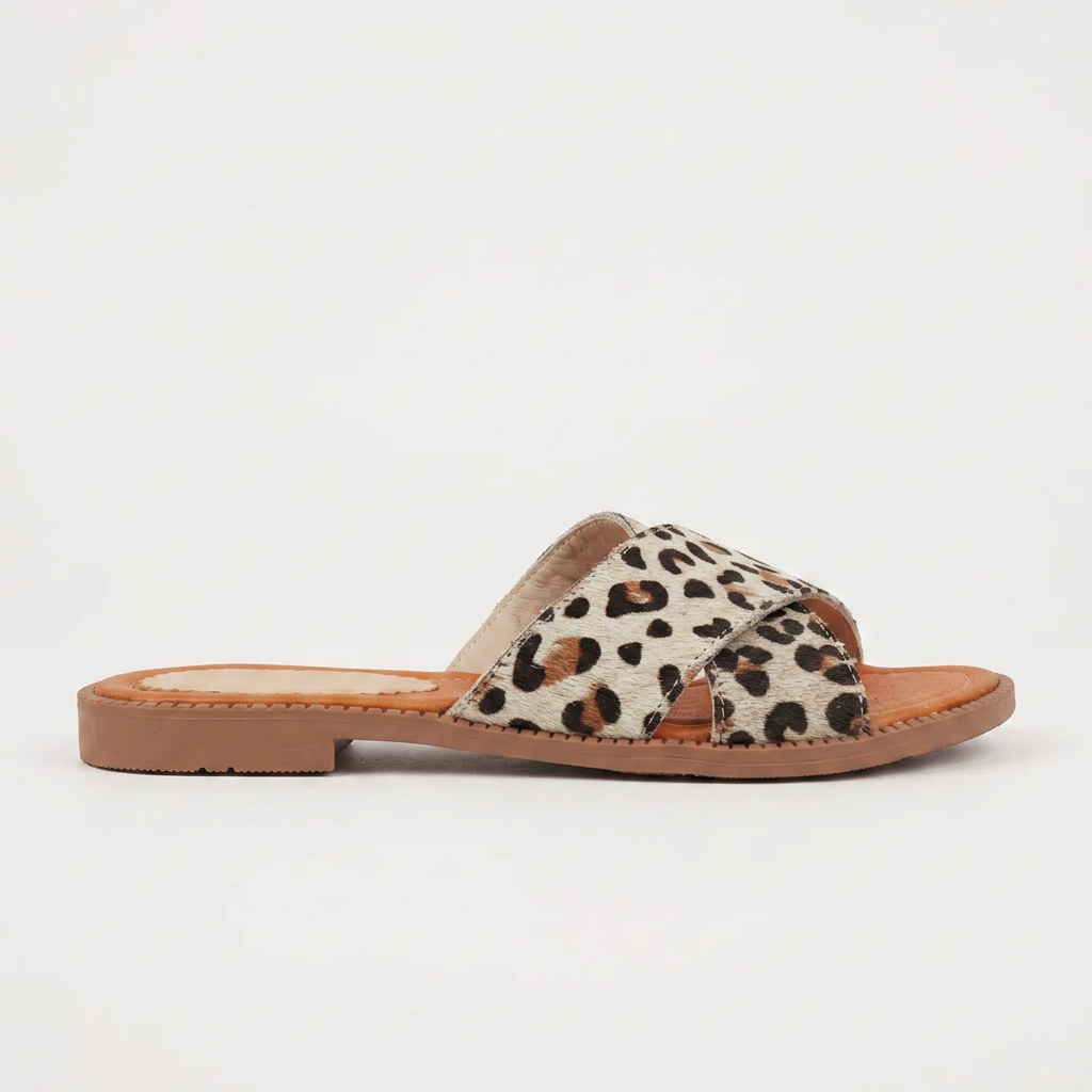SANDALIA PLANA EN CUERO COLOR ANIMAL PRINT