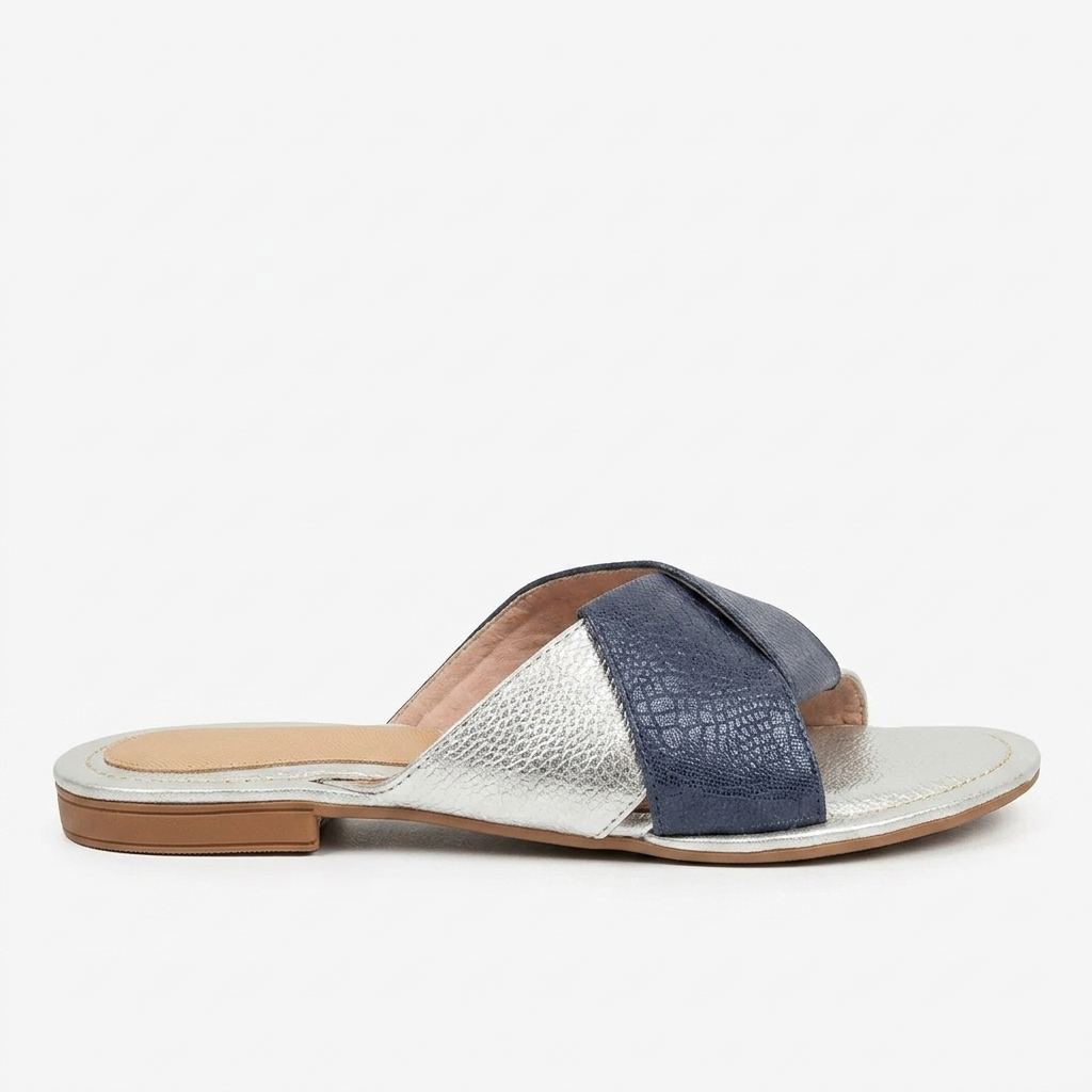 SANDALIA PLANA EN CUERO COLOR AZUL X PLATA