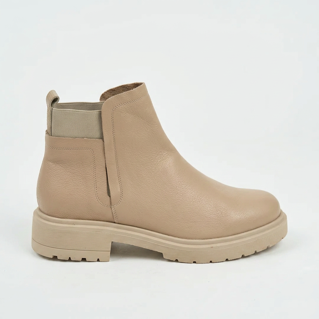 BOTA EN CUERO COLOR BEIGE ATRACTIVO