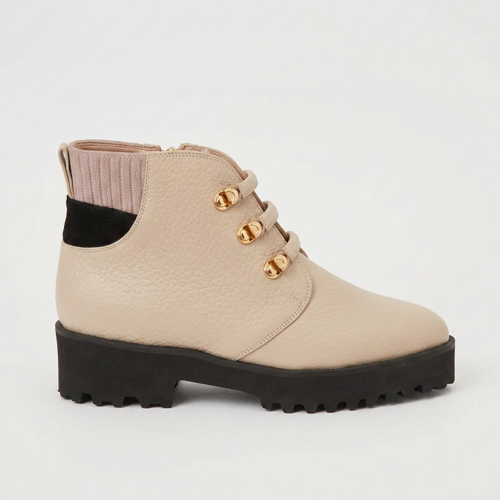 BOTA EN CUERO COLOR BEIGE VERSÁTIL