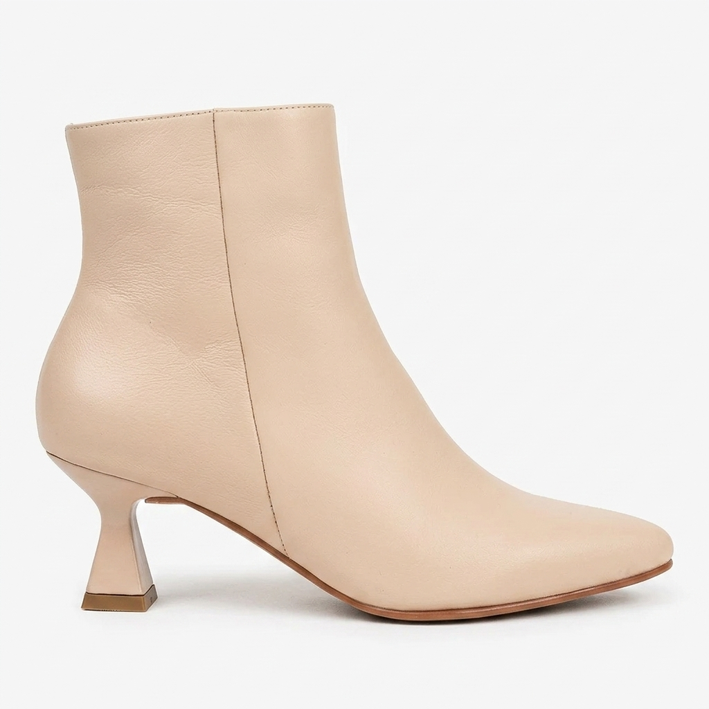 BOTA EN CUERO COLOR NUDE