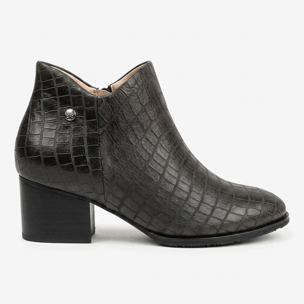 BOTA EN CUERO COLOR NEGRO ÚNICO